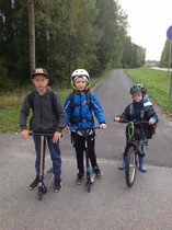 Moisiossa koulumatkat kuljetaan paljon pyörien varassa, tavalla jos toisellakin. 